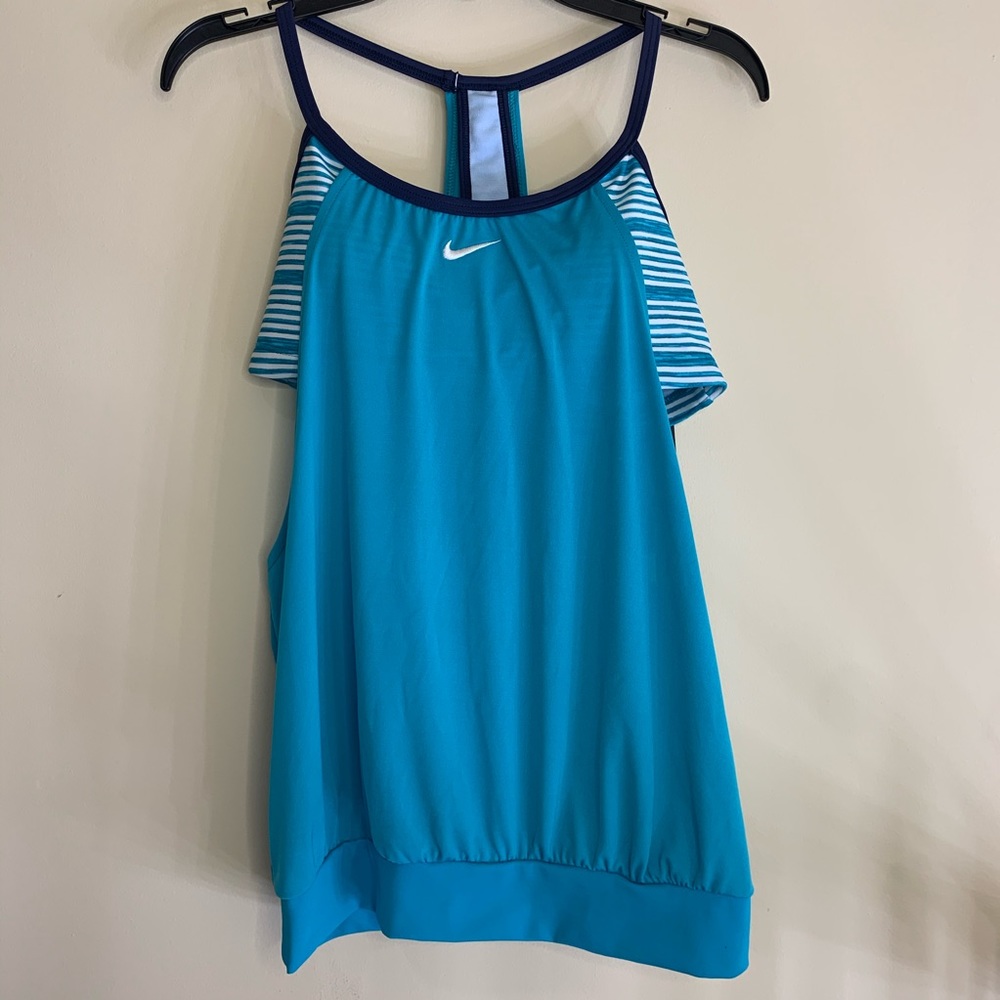 Nike woman’s Tank Top Built In Bra turquoise sz S